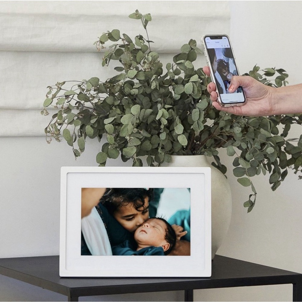 Skylight Frame WHITE 10 inch Wi-Fi Digital‎ Picture Frame NEW FACTORY SEALED